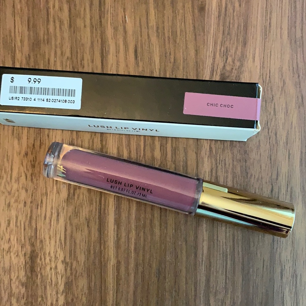 H&M Lush Lip Vinyl - Chic Choc